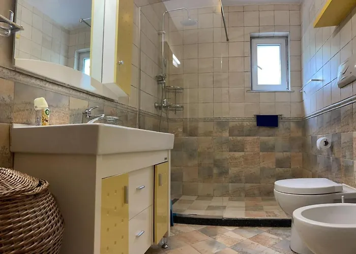 Prickly Pear Corner 地拉那