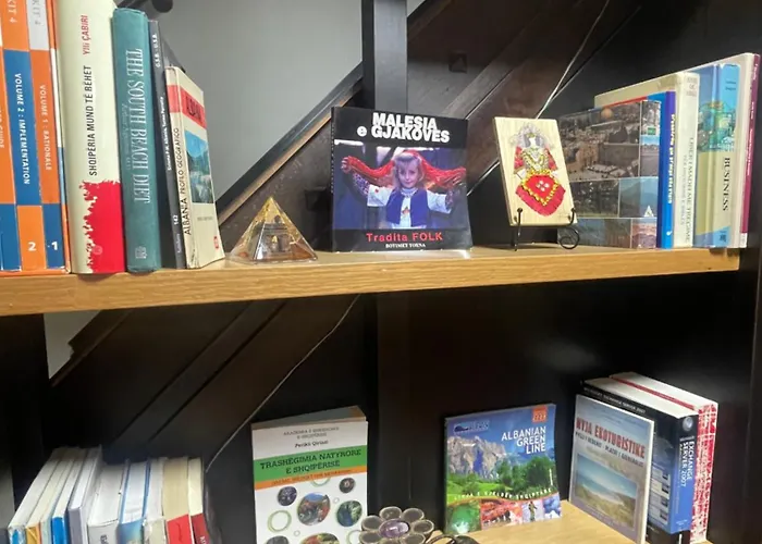 Prickly Pear Corner 地拉那