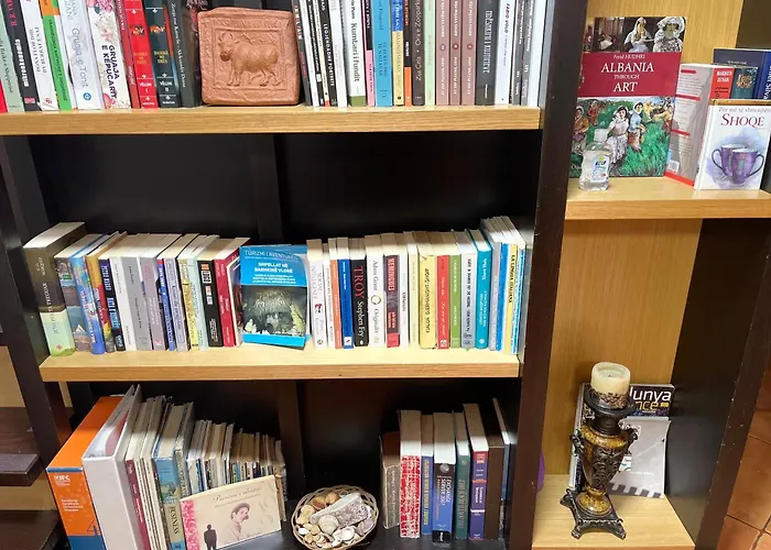 Prickly Pear Corner * 地拉那